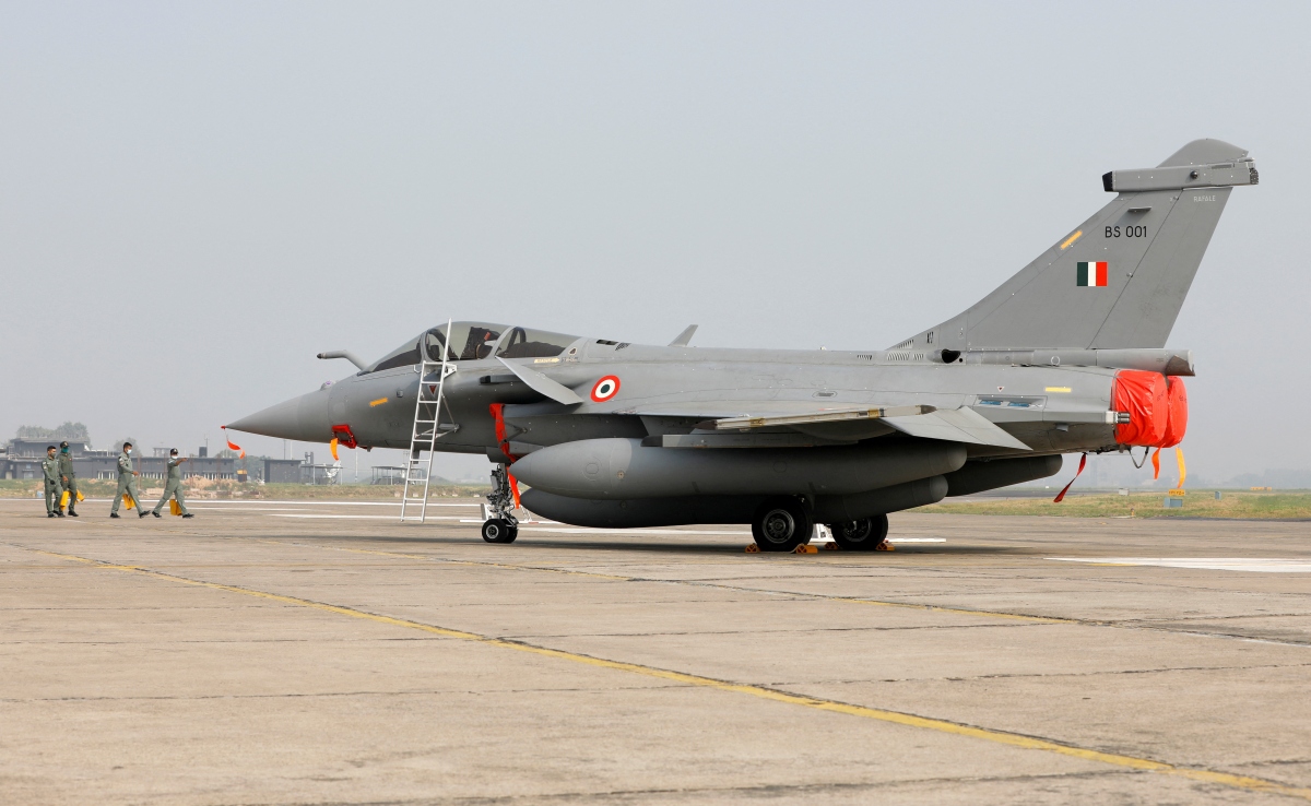 Ấn Độ duyệt mua máy bay chiến đấu và tàu ngầm của Pháp